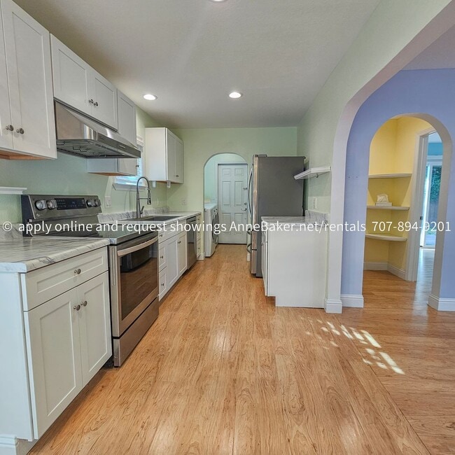 Building Photo - Downtown home on Corner Lot Available Now