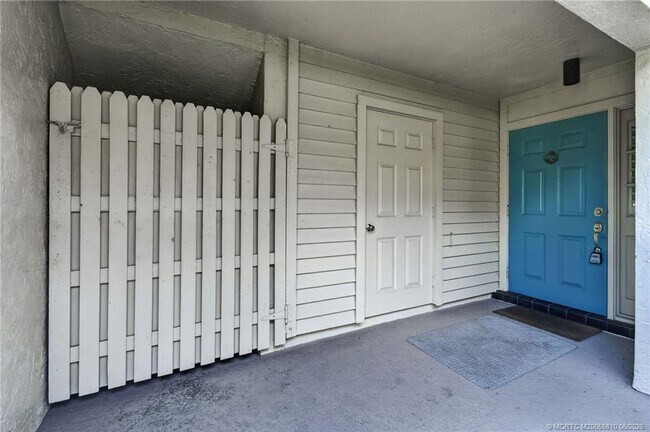 Building Photo - 5152 SE Club Way