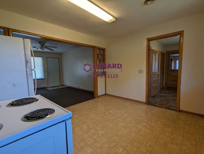 Building Photo - 3 Bedroom Home Ready for Move In!