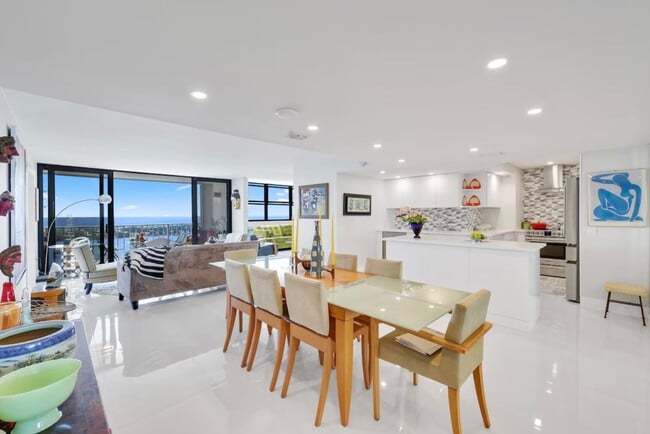 Building Photo - 5600 N Flagler Dr