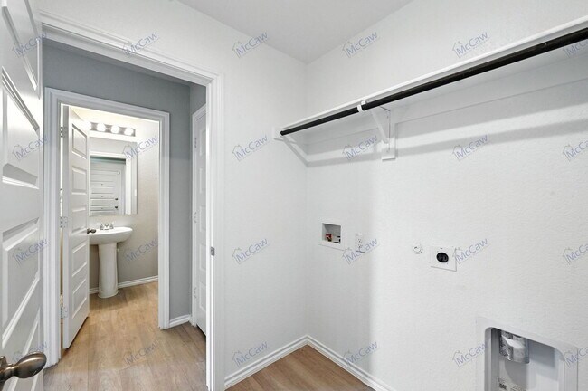Building Photo - 6305 Port Ct