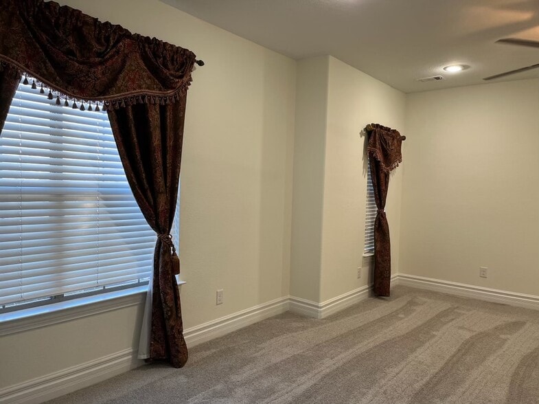 Building Photo - 1305 Miami Dr