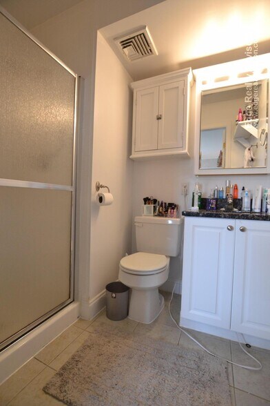 Building Photo - 120 Newton St