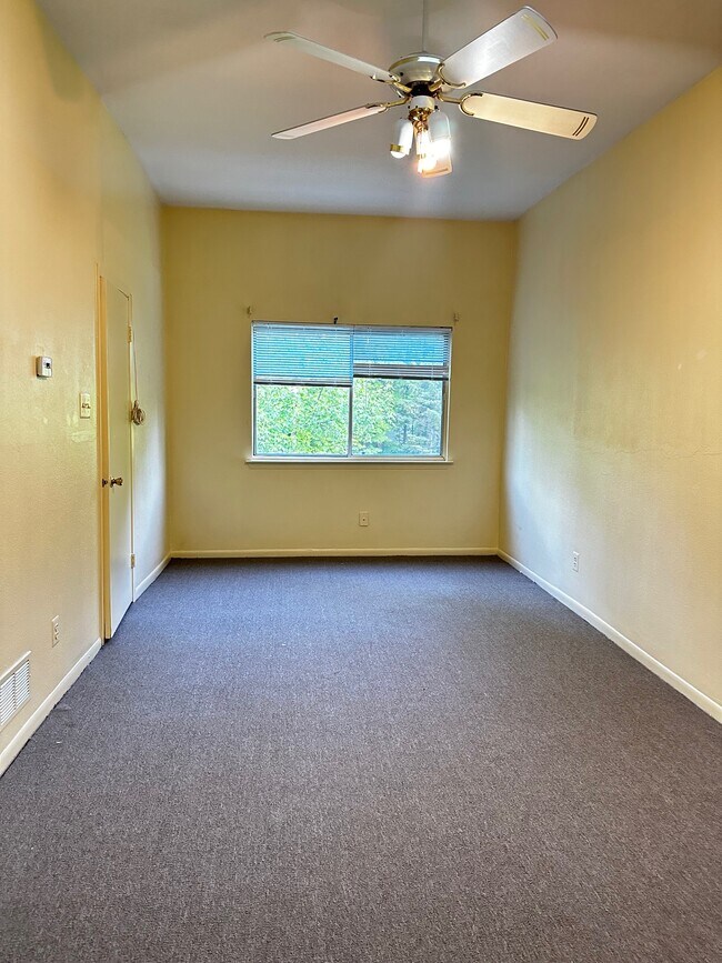 Building Photo - 2 Wynwood Dr