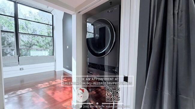 Building Photo - Sunny loft with in unit gym, heated floors in bathroom, contemporary kitchen, and includes water/...