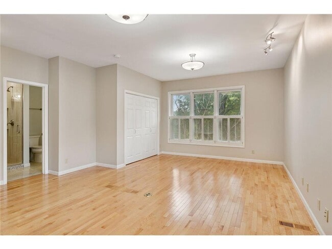Building Photo - 226 Ridgewood Ave