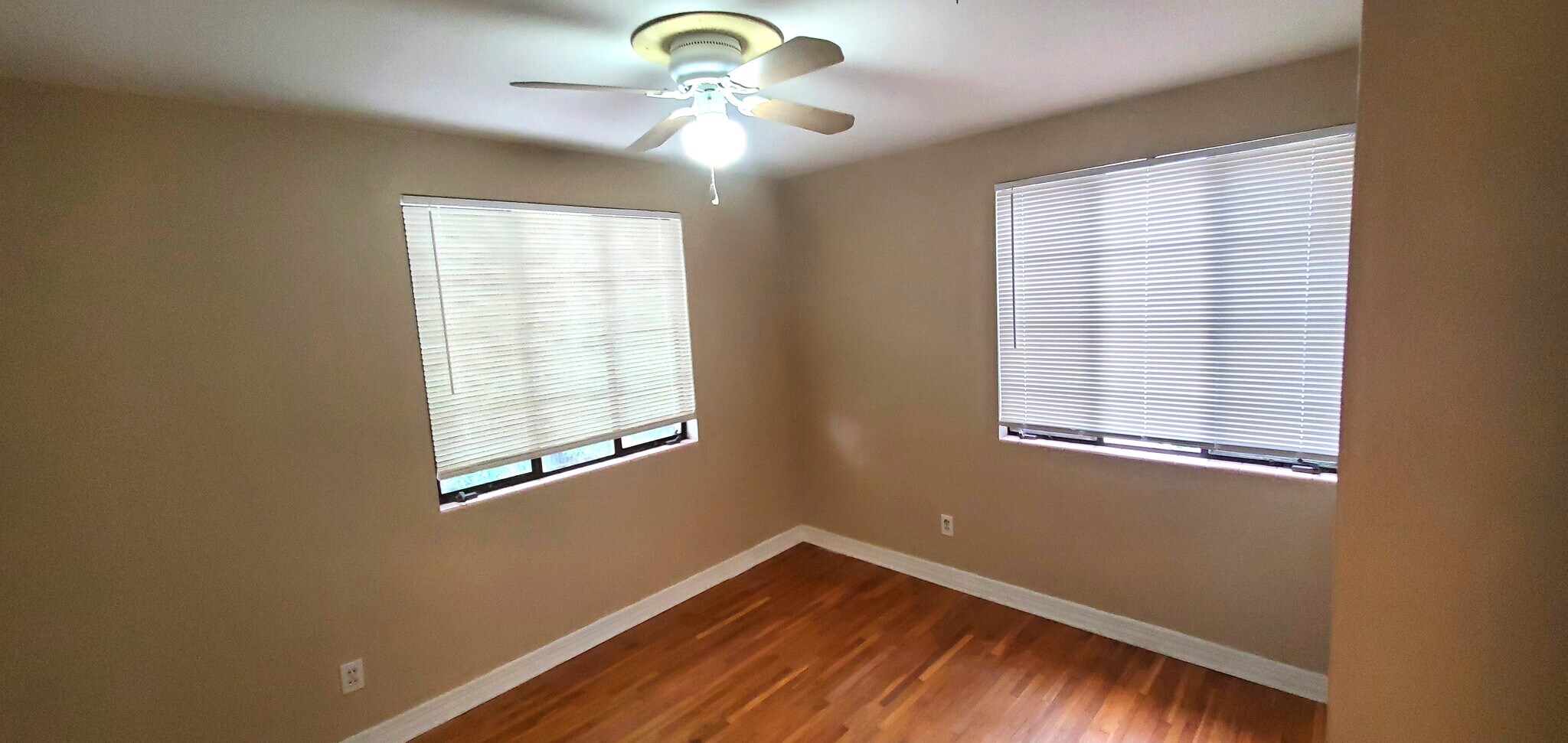 Building Photo - 714 E Crawford St