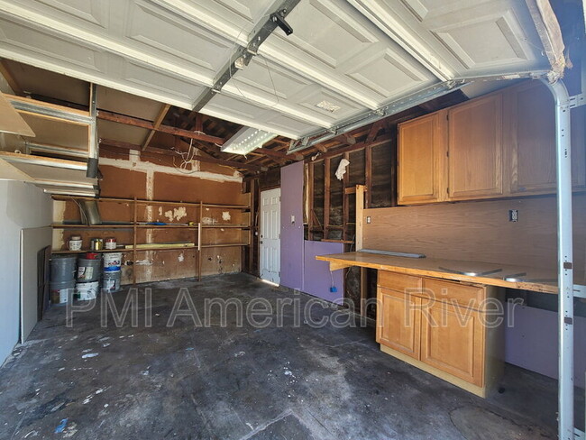 Building Photo - 10370 S White Rock Rd