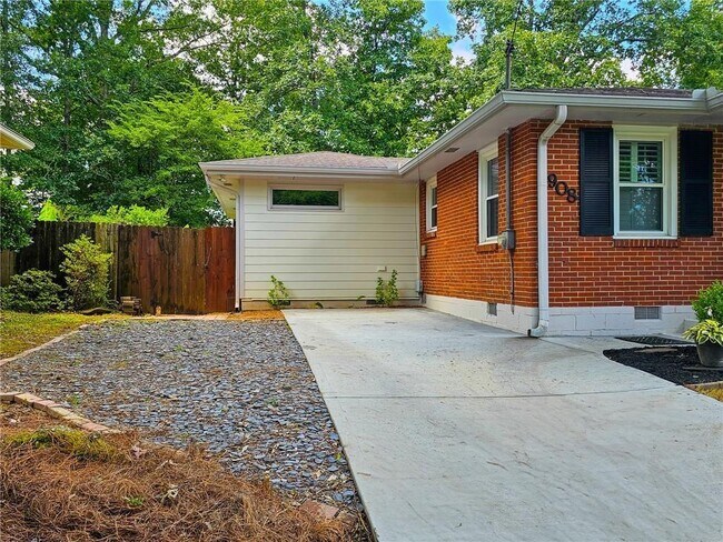 Building Photo - 908 Willivee Dr