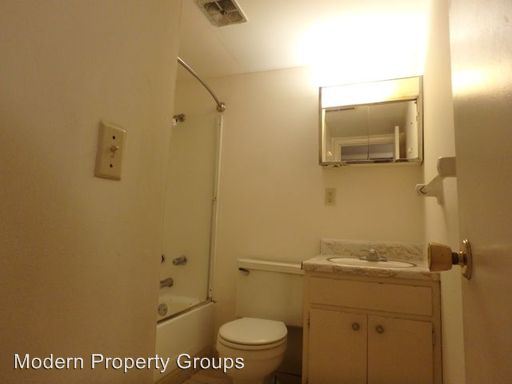 Building Photo - 211 Waugh St