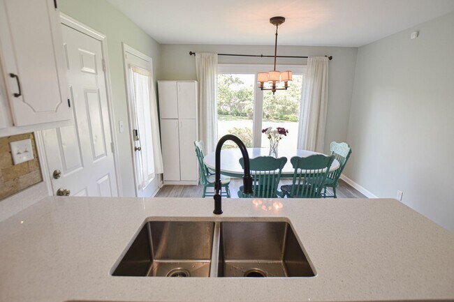 Building Photo - Updated Three Bedroom in Sango!