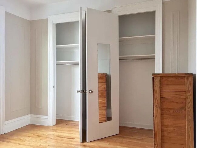 Building Photo - "Charming 1-Bedroom Retreat in Vibrant New York Locale – Your Perfect Urban Sanctuary!"