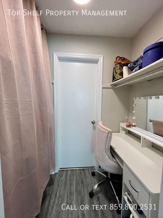 Building Photo - 2 Bedroom Condo Off Alumni!