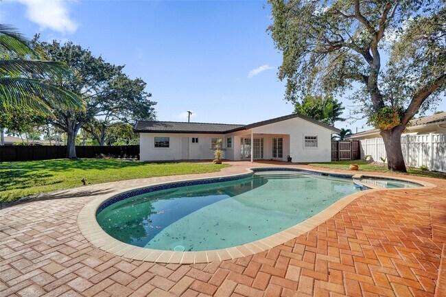 Building Photo - 4200 NE 15th Ave