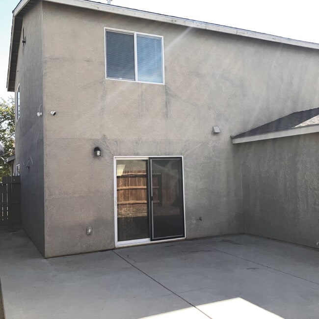 Building Photo - $500.00 OFF FIRST MONTH'S RENT!!!!! North ...