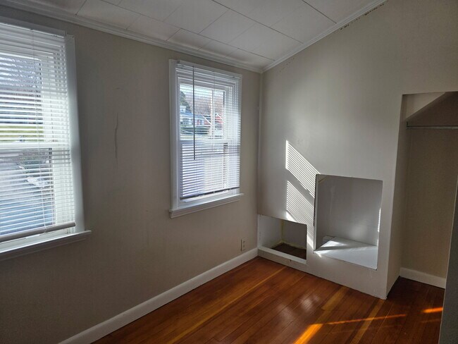 Building Photo - 23 Cedar Dr