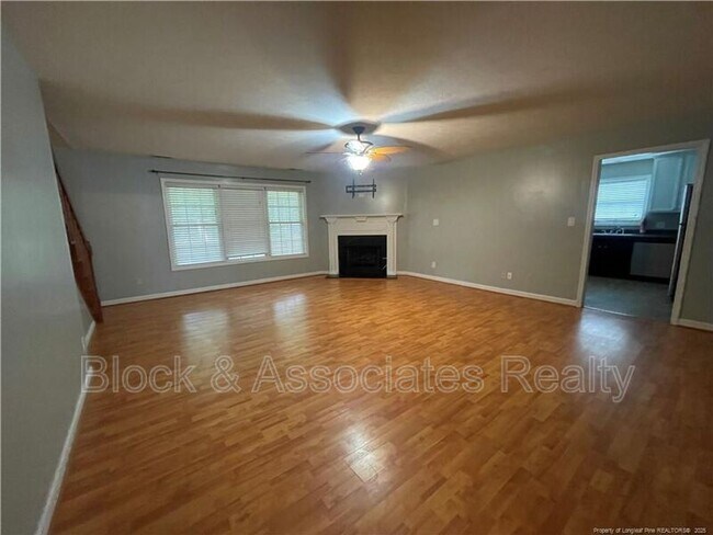 Building Photo - 596 E Lake Ridge Rd