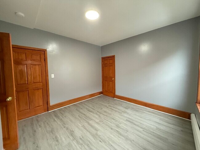 Building Photo - 2A Marshfield St