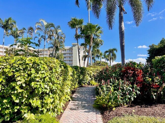 Building Photo - 3010 N Course Dr