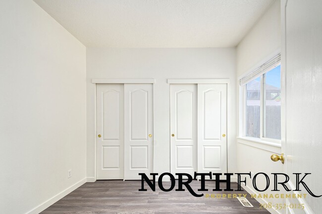 Building Photo - Charming 3-Bedroom Townhome in Prime Nampa...