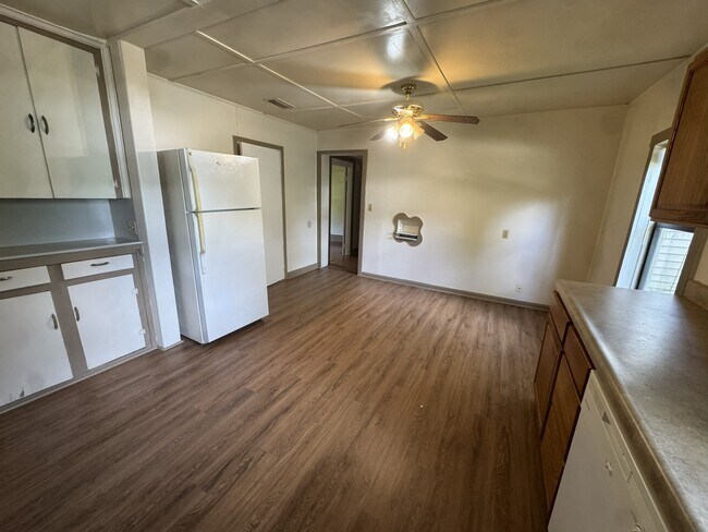 Building Photo - 4025 SW 20th Dr