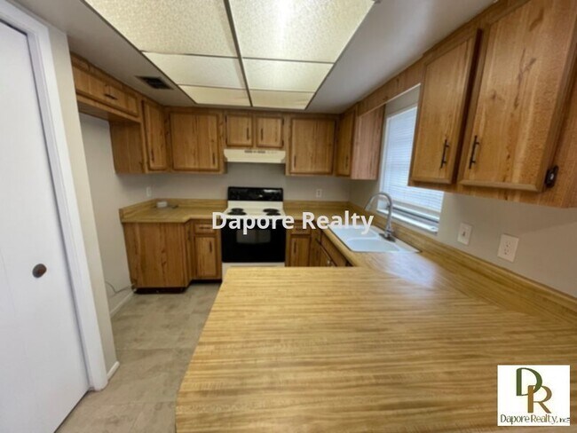 Building Photo - 3 Bed, 2 Bath, NEW Tile Floors, Fenced Yard-Close to Maitland Center