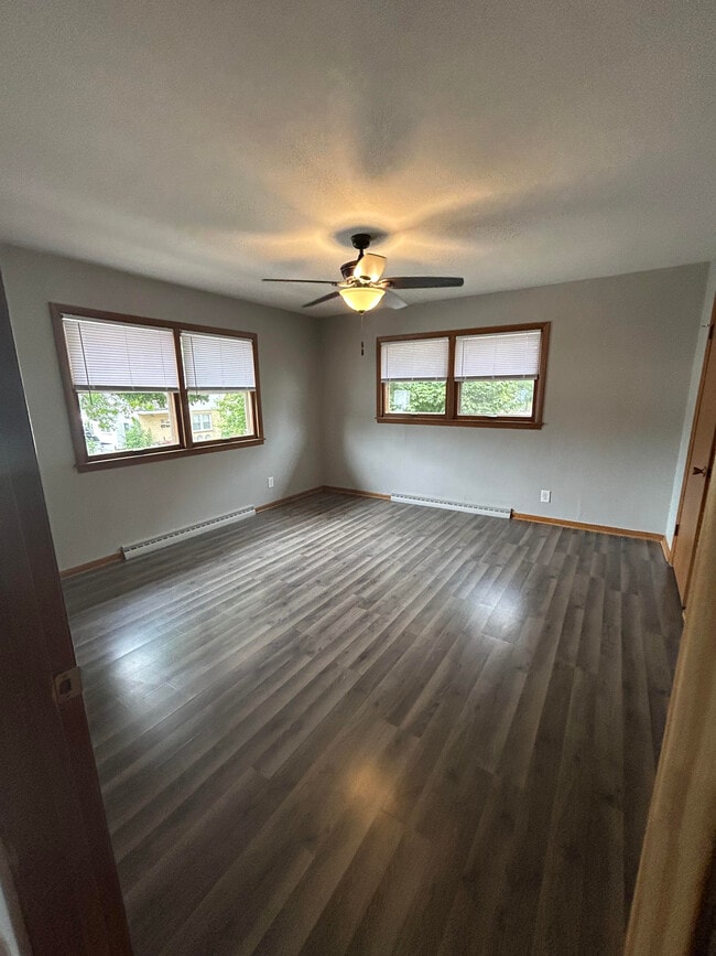 Building Photo - 5732-5734w villard ave