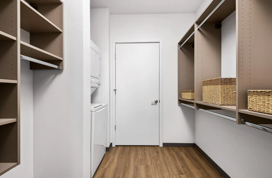 Building Photo - 710 S Seeley St