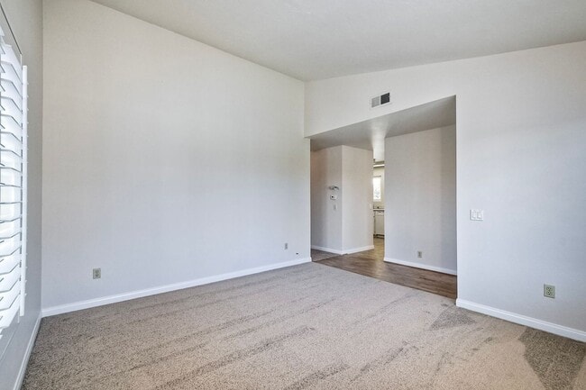 Building Photo - Stunning Single-Level Home