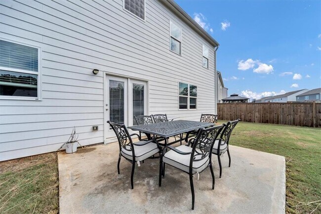 Building Photo - 167 Fernbrook Trl