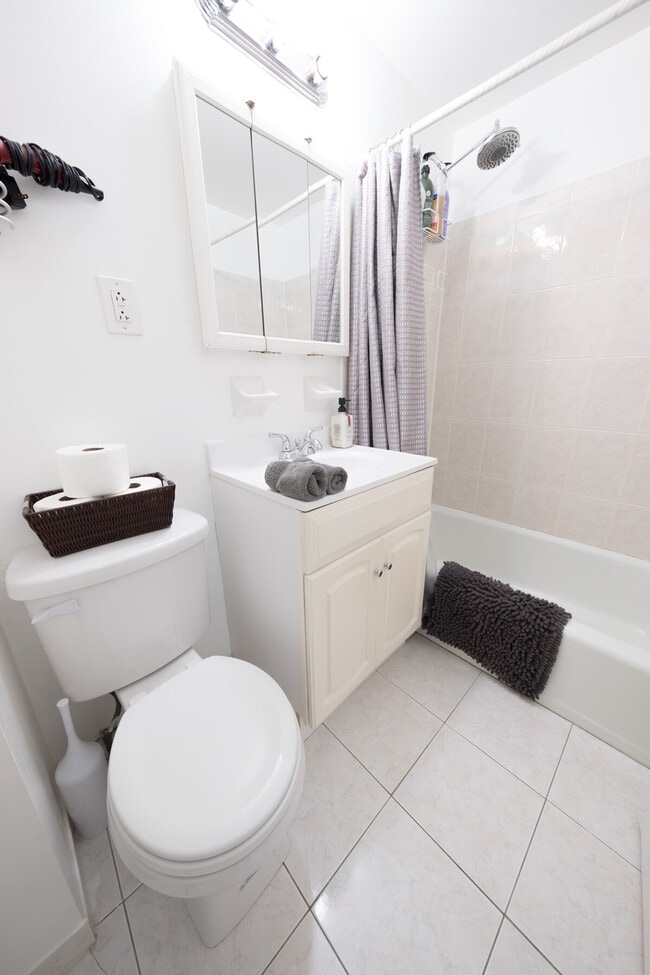 Building Photo - 330 E 74th St