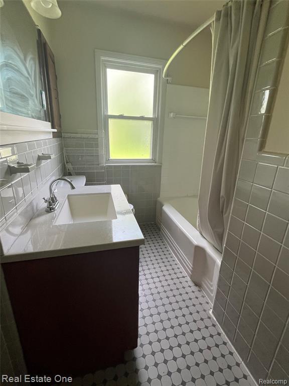 Building Photo - 10053 Royal Grand Ave