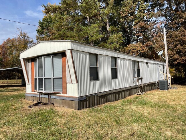 Building Photo - 2 BED, 1 BATH MOBILE HOME $900 MONTH, $900...