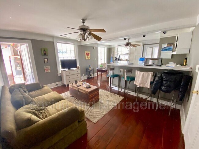 Building Photo - 75 Pitt St