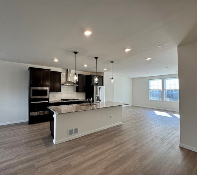 Building Photo - 155 Yorktown Ct