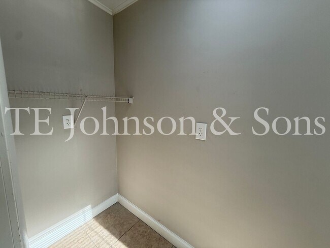 Building Photo - Spacious 3 Bedroom Home with Primary Suite on Main Level and 2-Car Carport