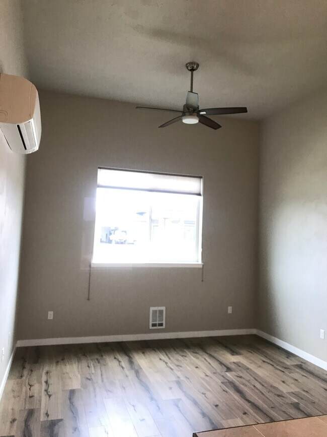 Building Photo - 4682 SW Yew Leaf Ct