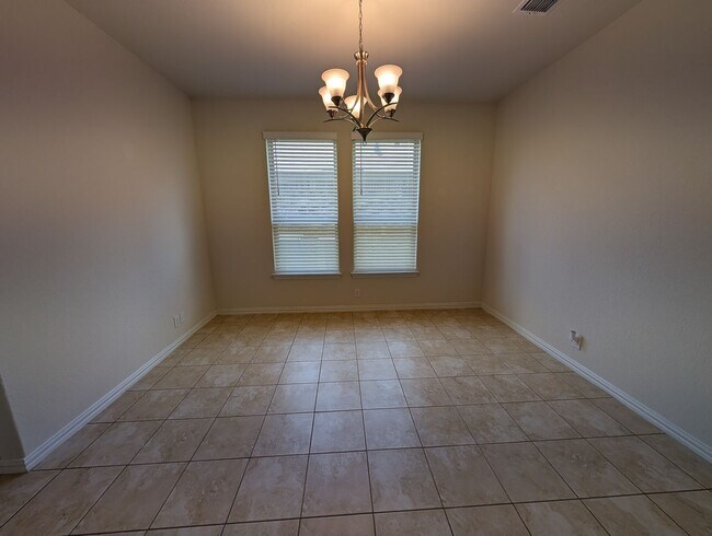 Building Photo - 4/2.5/2 with Large Game Room / Near Gruene...