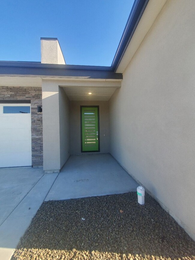 Building Photo - Beautiful  Eagle home