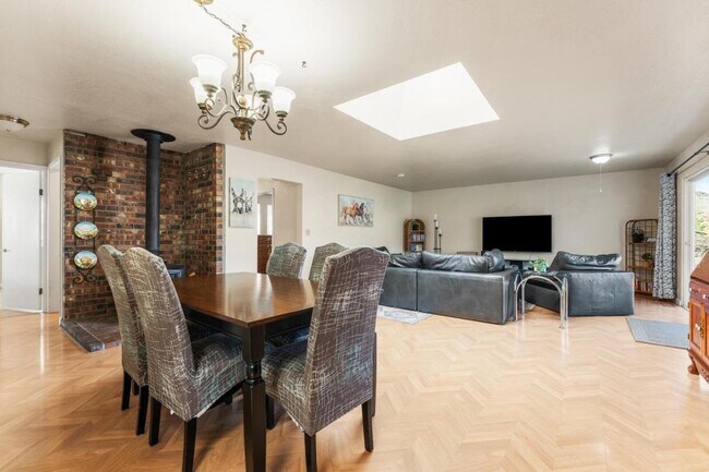 Building Photo - 255 Foots Creek Rd