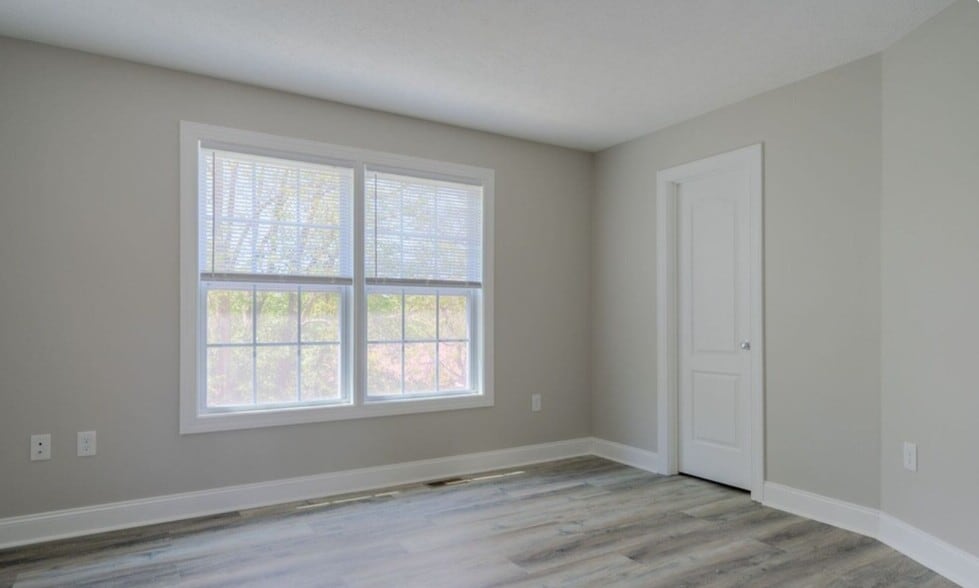 Building Photo - 335 Twisted Oak Dr NW