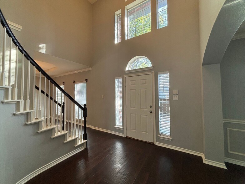 Building Photo - 10640 Line Berry Ln