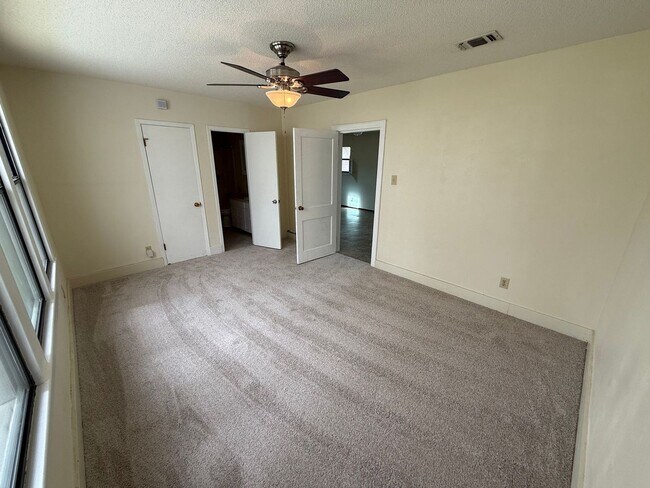 Building Photo - Pensacola - East Hill - 4 bedrooms, 3 bathroom - Mother in Law suite