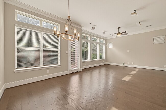 Building Photo - 11905 Wedemeyer Way