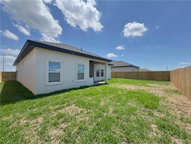 Building Photo - 905 Durango Dr