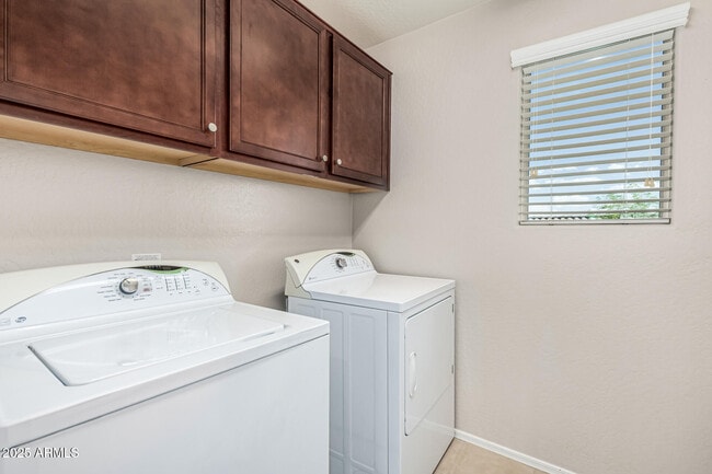 Building Photo - 7255 N 89th Dr