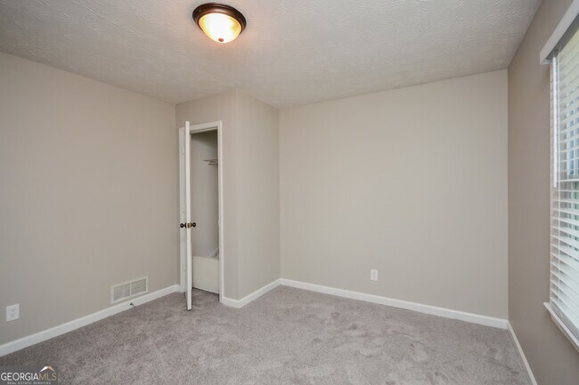 Building Photo - 3871 Partridge Pl SW