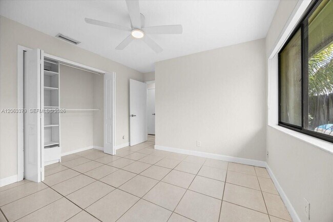Building Photo - 4201 W Sailboat Dr