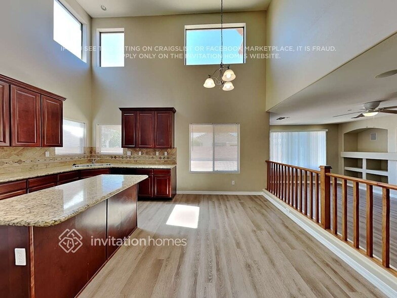 Building Photo - 12533 W Winslow Ave