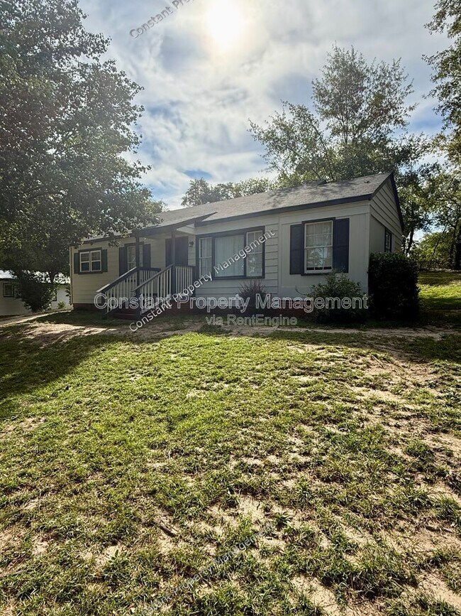 Building Photo - 1533 Engle Dr
